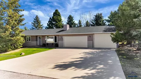 7376 Kingbird Ct, Rapid City, SD 57702