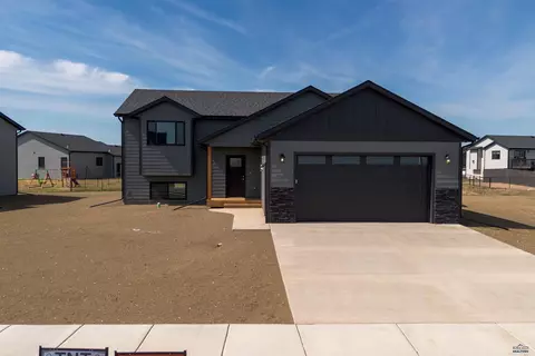 615 Bull Run Dr, Box Elder, SD 57719