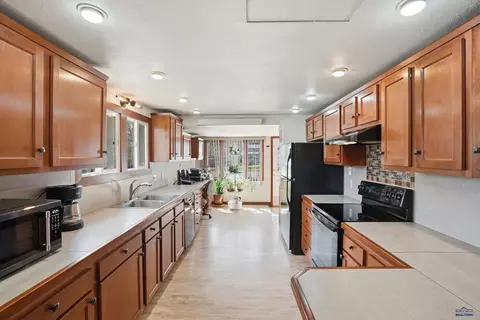 1709 S 3rd St, Sturgis, SD 57785 photo 9