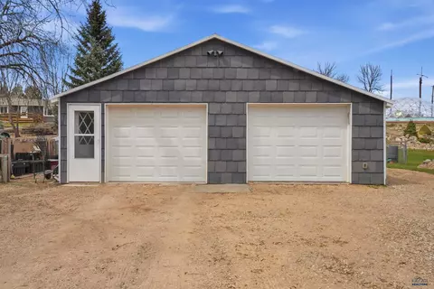 1709 S 3rd St, Sturgis, SD 57785 photo 2