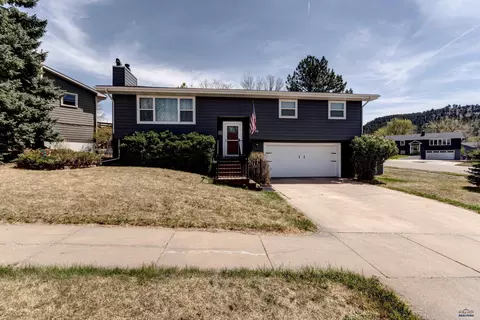 2924 Minnetonka Dr, Rapid City, SD 57702