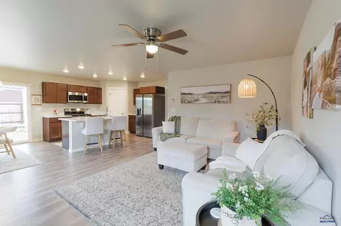 515 Aaron Ct, Rapid City, SD 57703