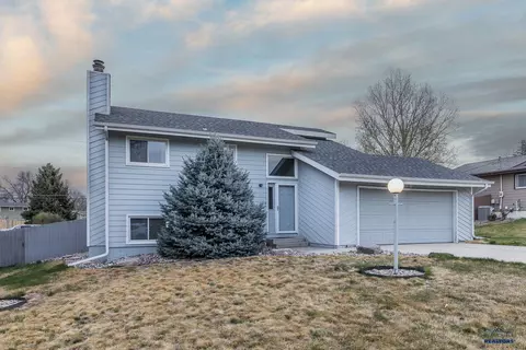 3010 Country Club Ct, Rapid City, SD 57702