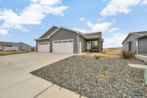 636 Copperfield Dr, Rapid City, SD 57703