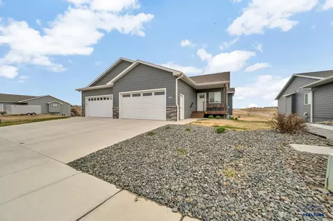 636 Copperfield Dr, Rapid City, SD 57703