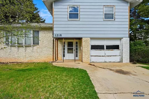 1216 W Jackson Blvd, Spearfish, SD 57783 photo 2