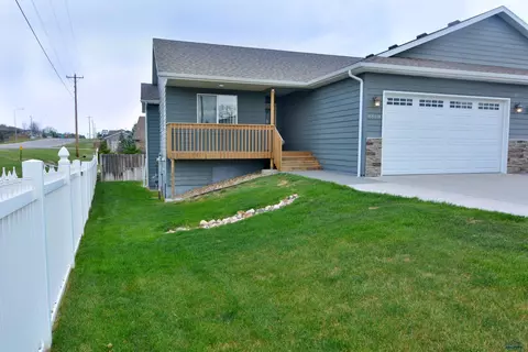 6860 Cambridge Ct, Summerset, SD 57718 photo 2