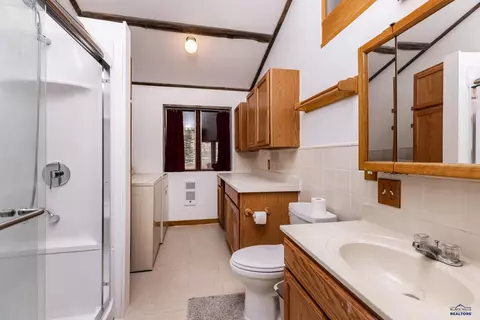 Bath - 21155 Coyote Ln, Lead, SD 57754 photo 1 of 1