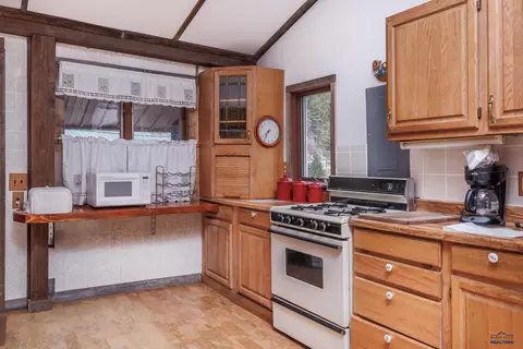 Kitchen - 21155 Coyote Ln, Lead, SD 57754 photo 2 of 2