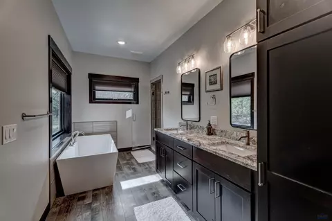 Bath - 11293 Ashland Ct, Lead, SD 57754 photo 1 of 5