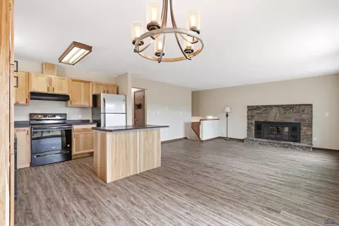 427 City Springs Ln, Rapid City, SD 57702
