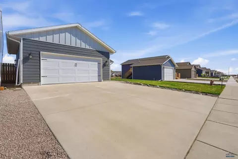 604 Civil Way, Box Elder, SD 57719 photo 7