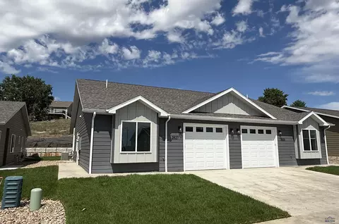 2527 Hennessy Dr, Rapid City, SD 57701