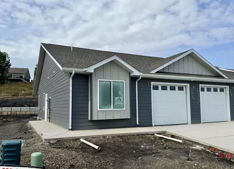 2527 Hennessy Dr, Rapid City, SD 57701