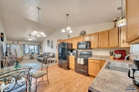 10903 Freedom Pl, Summerset, SD 57718 photo 9