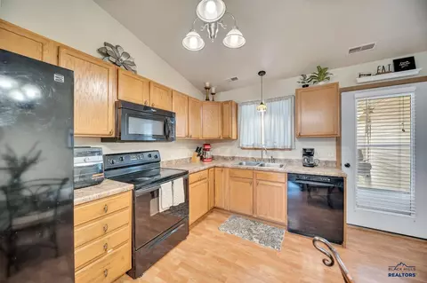 10903 Freedom Pl, Summerset, SD 57718 photo 8