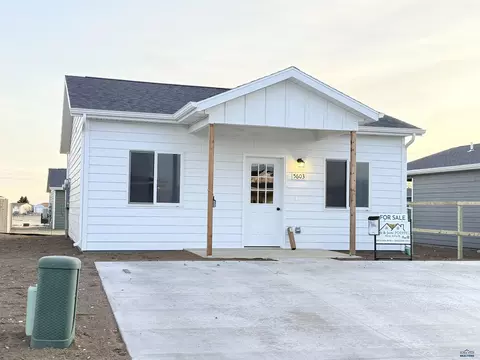 5603 Crystalline Hills Dr, Rapid City, SD 57703