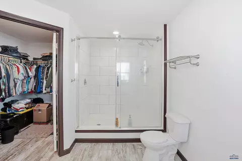Bath - 420 Williams St, Wall, SD 57790 photo 2 of 3