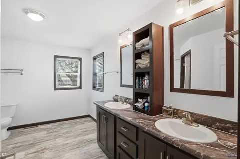 Bath - 420 Williams St, Wall, SD 57790 photo 1 of 3