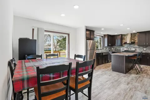 Dining - 420 Williams St, Wall, SD 57790 photo 2 of 2