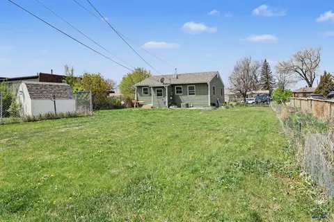 Exterior - 2043 10th Ave, Belle Fourche, SD 57717 photo 4 of 5