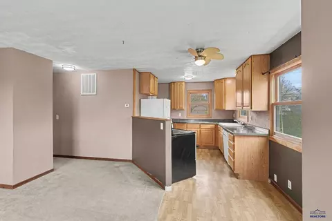 2043 10th Ave, Belle Fourche, SD 57717 photo 11