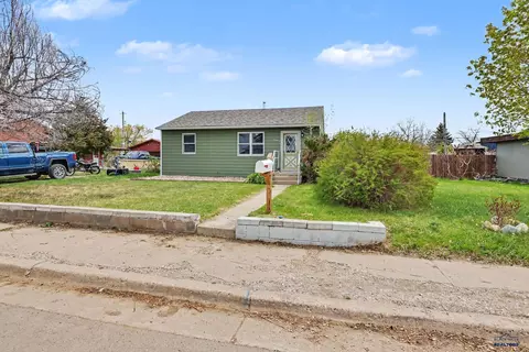 2043 10th Ave, Belle Fourche, SD 57717 photo 3