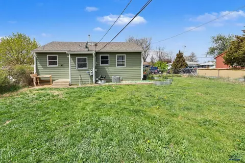 2043 10th Ave, Belle Fourche, SD 57717 photo 4