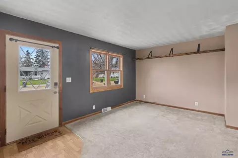 Living - 2043 10th Ave, Belle Fourche, SD 57717 photo 3 of 4