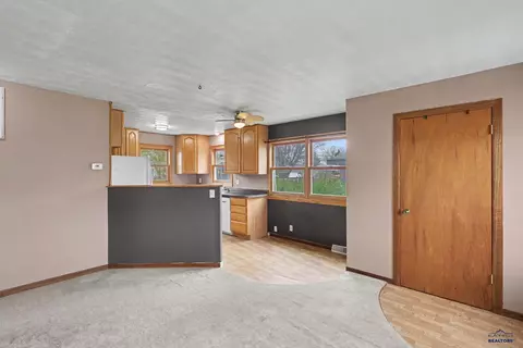 2043 10th Ave, Belle Fourche, SD 57717 photo 5