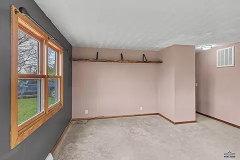 2043 10th Ave, Belle Fourche, SD 57717 photo 9