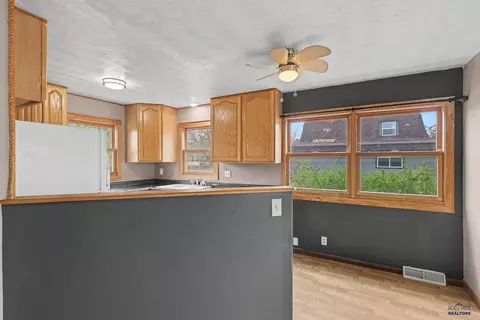 2043 10th Ave, Belle Fourche, SD 57717 photo 13