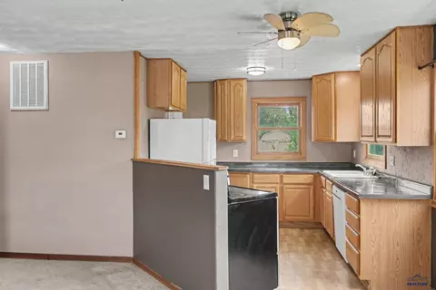 2043 10th Ave, Belle Fourche, SD 57717 photo 19
