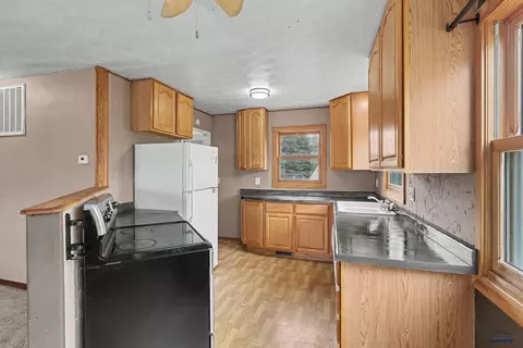 2043 10th Ave, Belle Fourche, SD 57717 photo 12