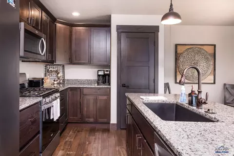 Kitchen - 21171 Turkey Trl, Lead, SD 57754 photo 2 of 4