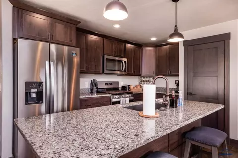 Kitchen - 21171 Turkey Trl, Lead, SD 57754 photo 3 of 4