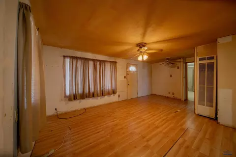 Living - 302 E Jackson St, Rapid City, SD 57701 photo 1 of 4