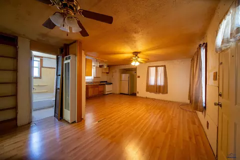 Living - 302 E Jackson St, Rapid City, SD 57701 photo 2 of 4