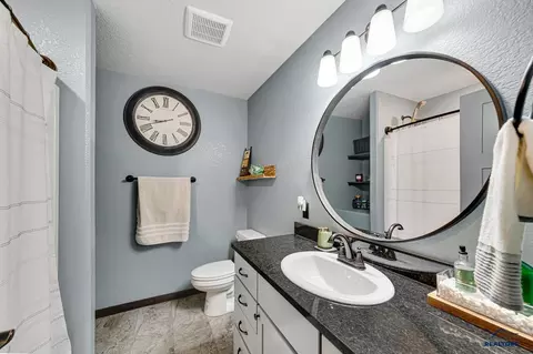 Bath - 13889 Telluride St, Summerset, SD 57769 photo 2 of 3