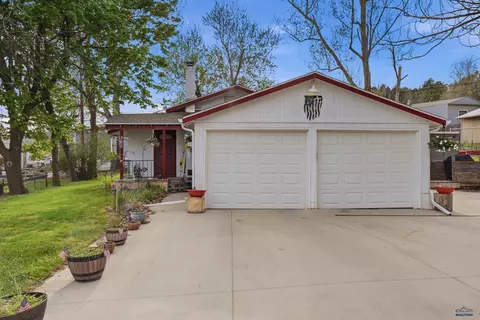 305 8th #STREET, Sturgis, SD 57785 photo 2