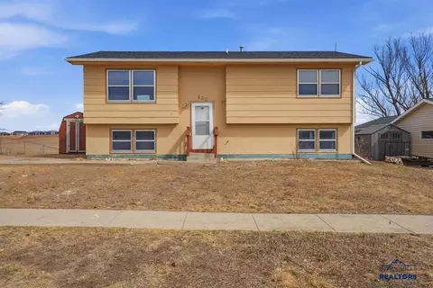 830 Ennen Dr, Rapid City, SD 57703
