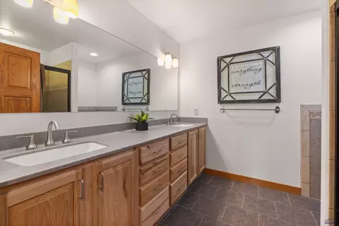 Bath - 2750 Docs Pl, Spearfish, SD 57783 photo 3 of 5
