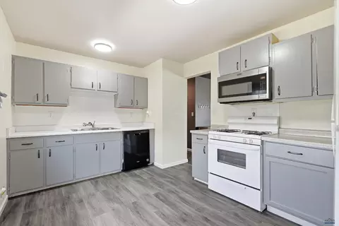 Kitchen - 2014 Colorado, Sturgis, SD 57785 photo 1 of 4