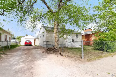 825 Holcomb Ave, Rapid City, SD 57701