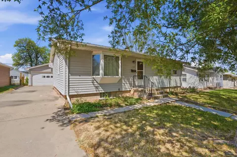 1739 Lodge, Rapid City, SD 57702