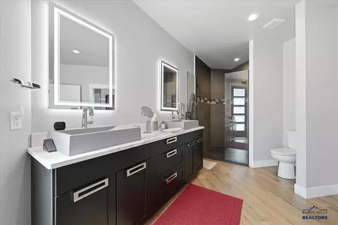 Bath - 2111 Vantage Cir, Spearfish, SD 57783 photo 2 of 4