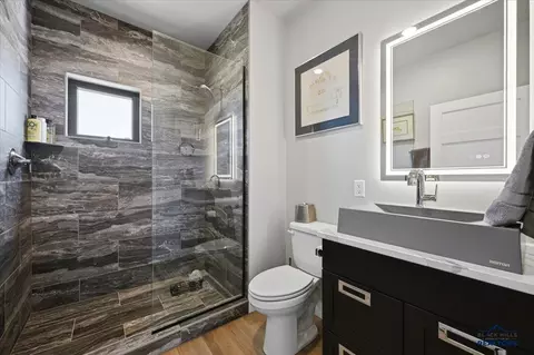 Bath - 2111 Vantage Cir, Spearfish, SD 57783 photo 4 of 4