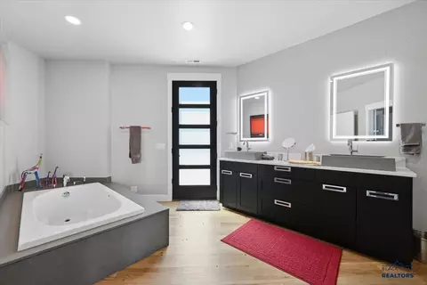 Bath - 2111 Vantage Cir, Spearfish, SD 57783 photo 1 of 4