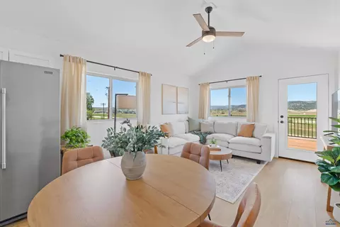 27894 Tiki Trl, Hot Springs, SD 57747