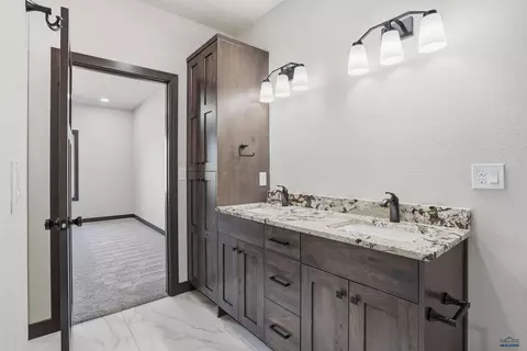 Bath - 6490 Anderson Rd, Summerset, SD 57718 photo 1 of 3